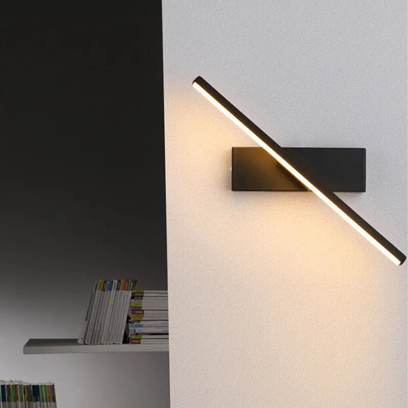 Wall light with swivel head, LED, black or white metal