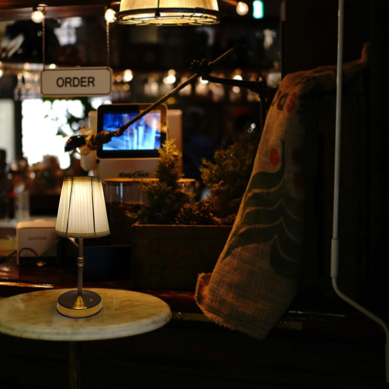 Cordless Antique Brass LED Table Lamp - Warm Light - Classic Style