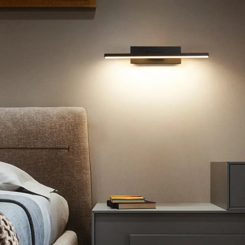 Wall light with swivel head, LED, black or white metal