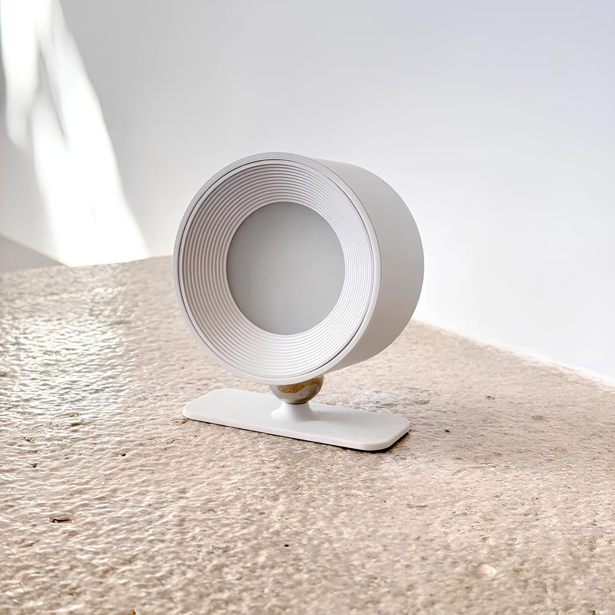 Cordless wall lamp USB rechargeable with 360° rotation and dimmable light