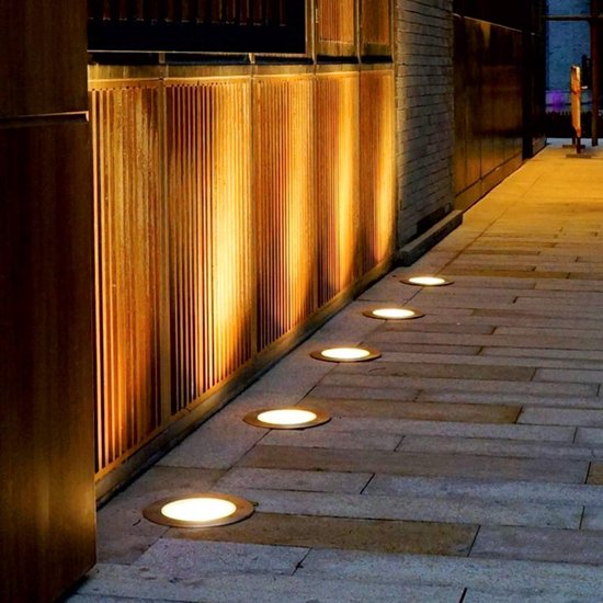 Solar garden lights wireless LED outdoor spike lights auto on/off dusk to dawn white