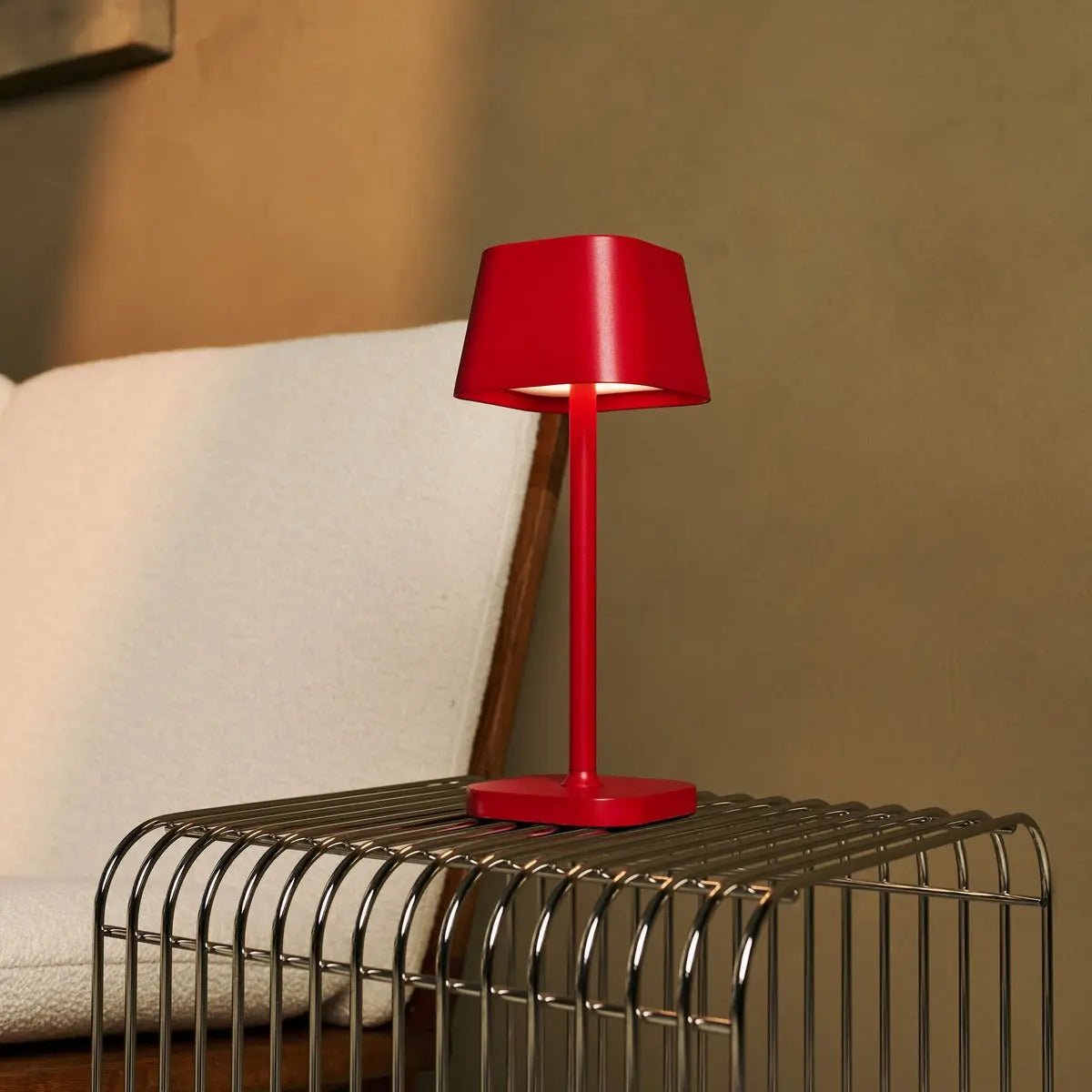 Rechargeable table lamps set 4x berry red with magnetic charging station, cordless dimmable