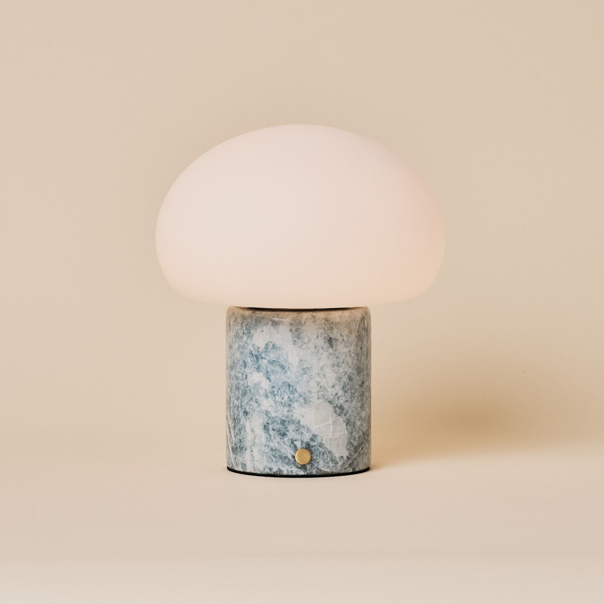 Rechargeable table lamp in blue calcite marble, cordless and dimmable with modular lampshade