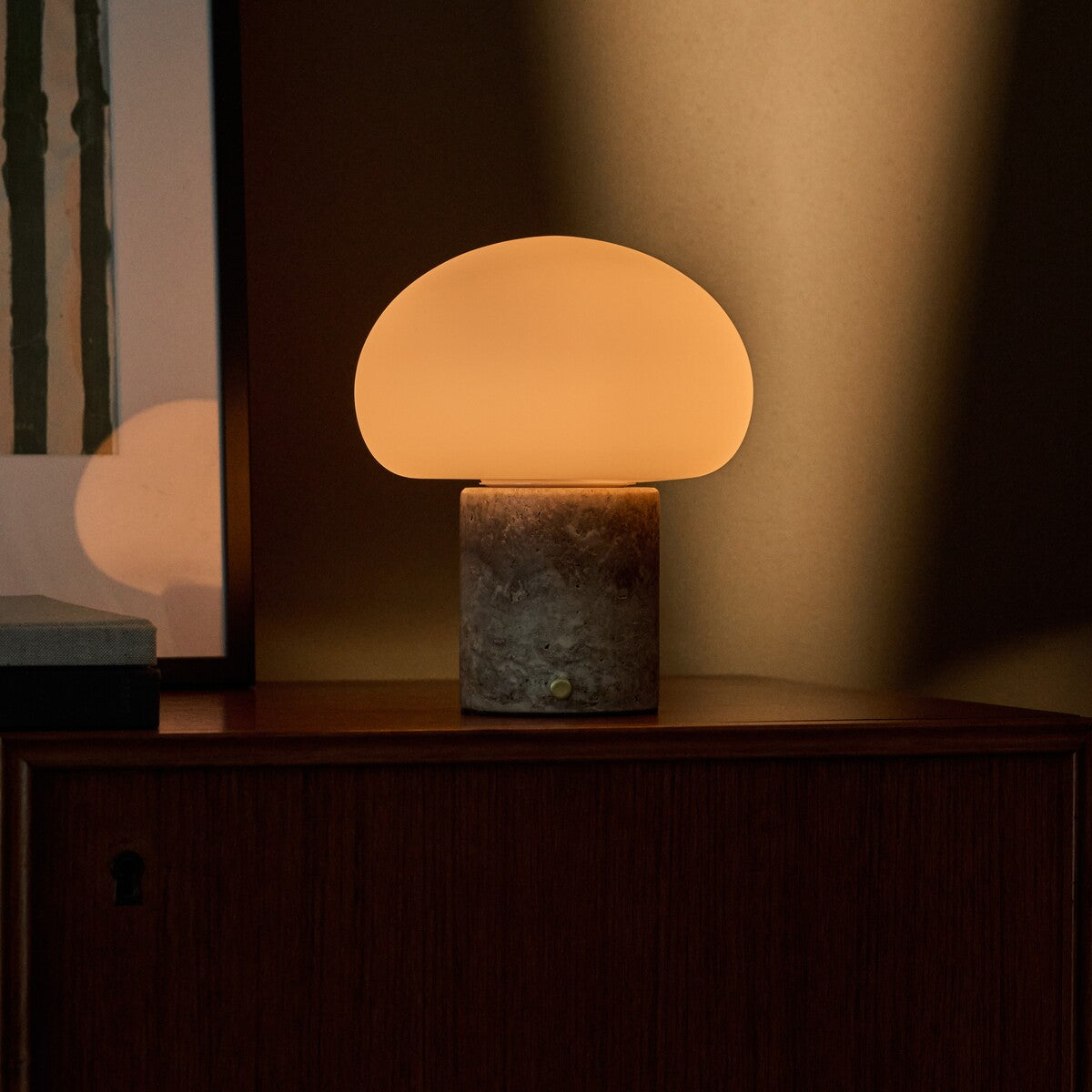 Rechargeable table lamp in silver travertine, cordless and dimmable, 18 cm diameter
