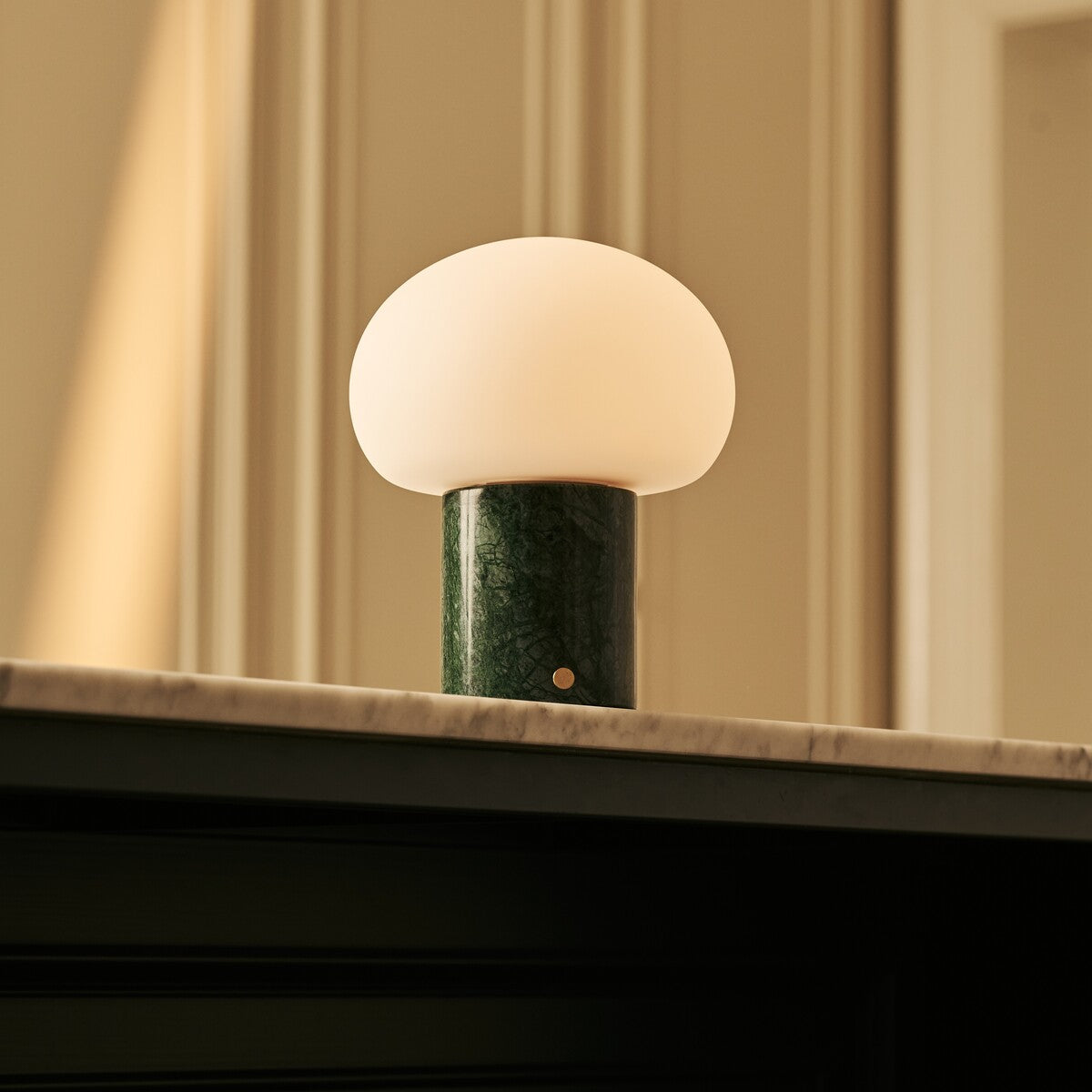 Rechargeable table lamp in green Verde Alpi marble, cordless dimmable, Rijks Collection