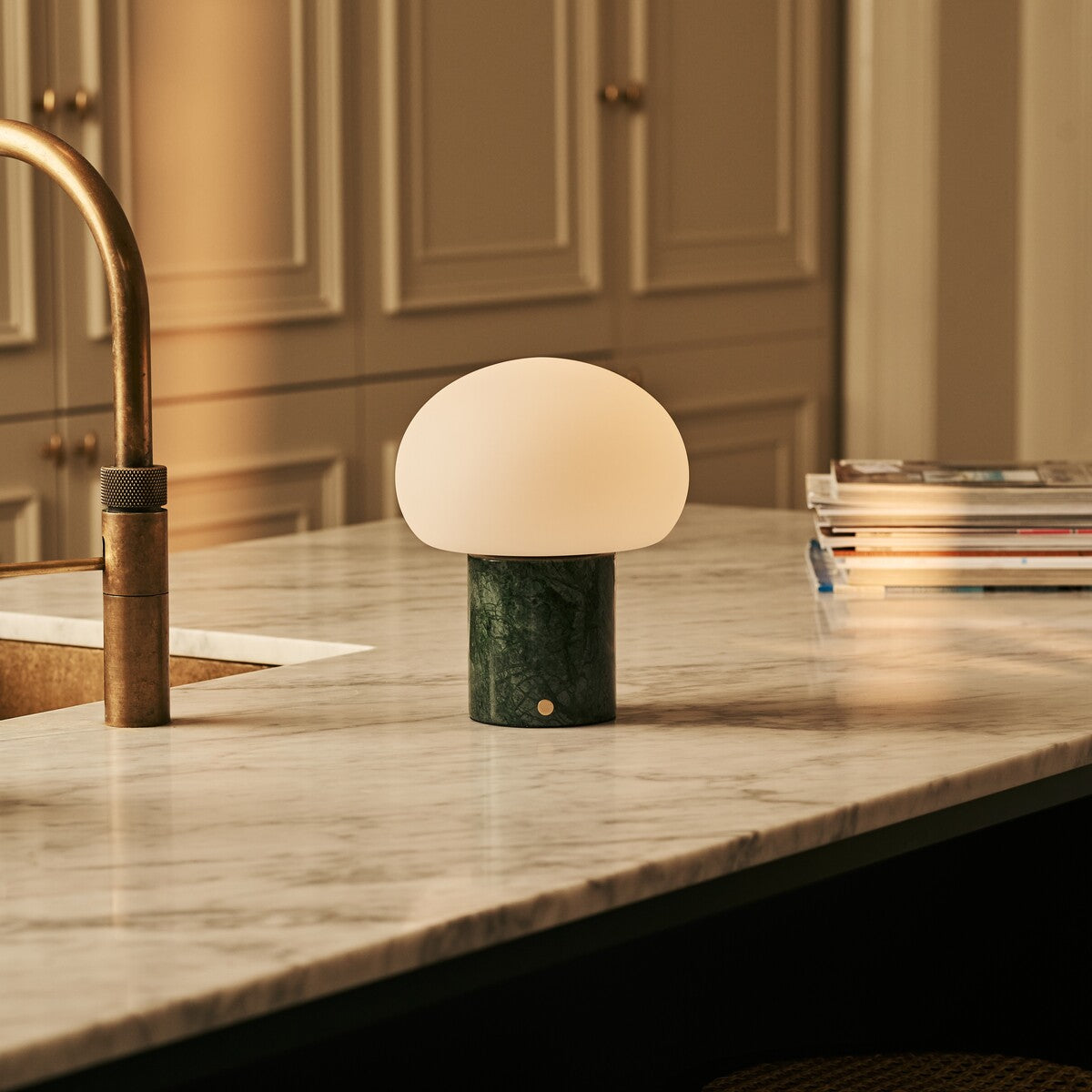 Rechargeable table lamp in green Verde Alpi marble, cordless dimmable, Rijks Collection