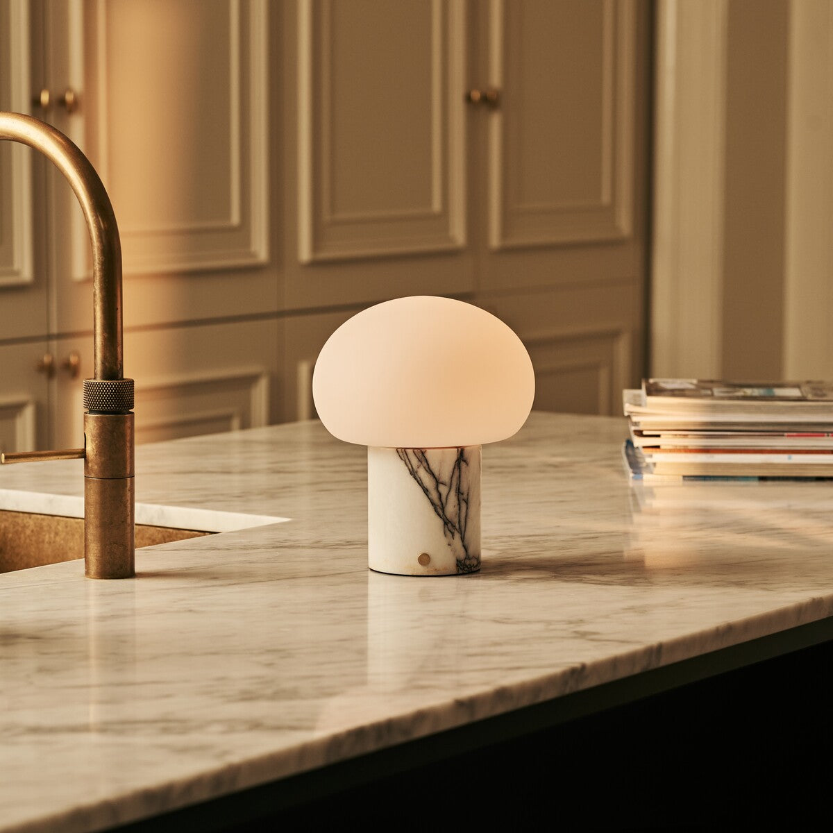 Inez | Rechargeable Table Lamp | White Lilac Marble, Cordless, Dimmable | LED