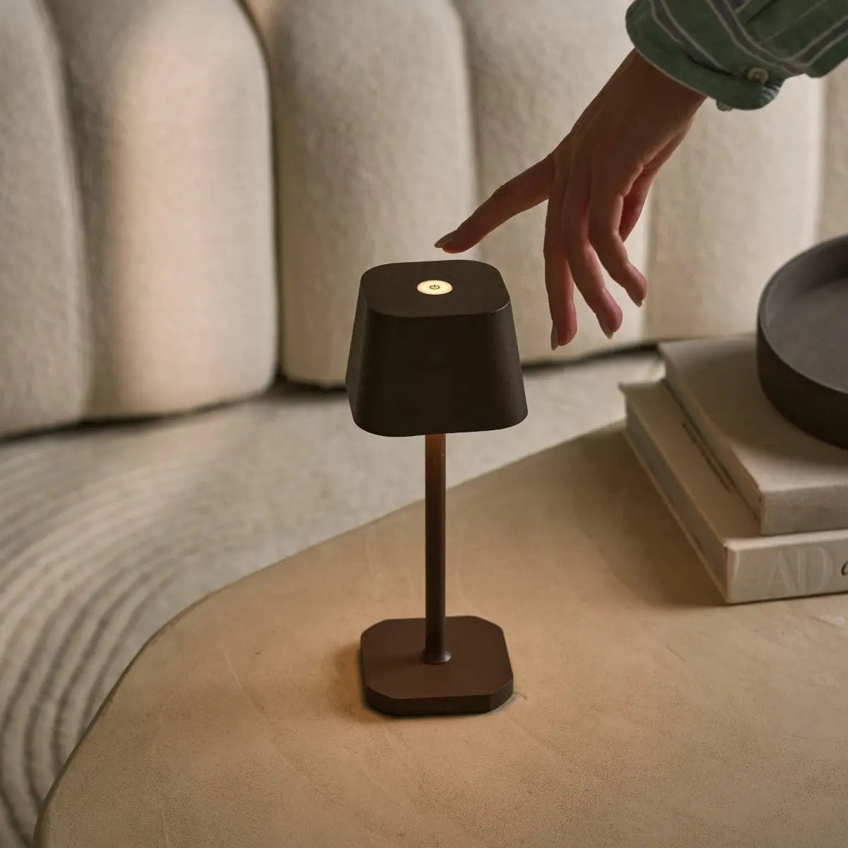 Rechargeable table lamp brown metal, cordless and dimmable oval design