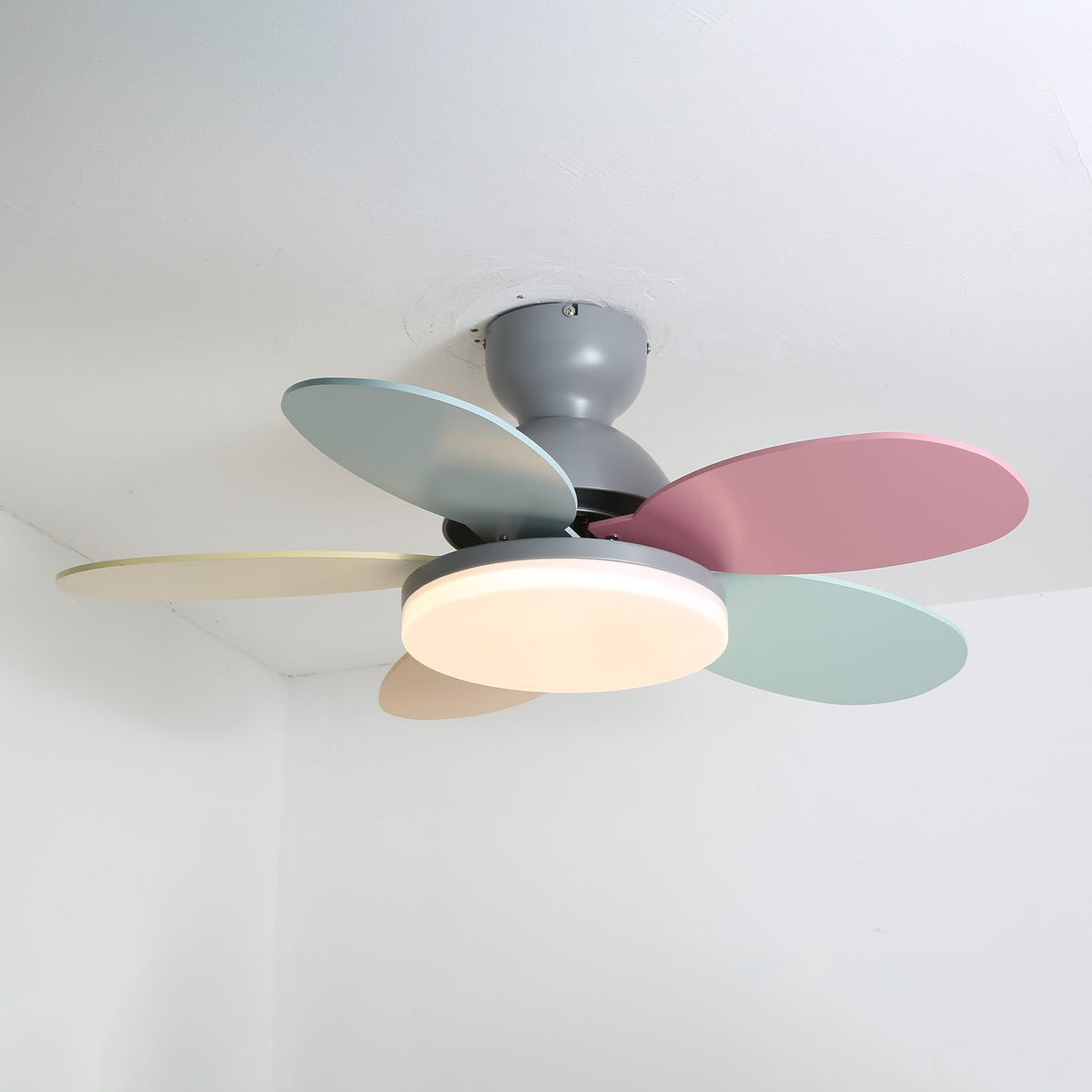 DC ceiling fan with LED light petal-shaped acrylic 6-blade Nordic design
