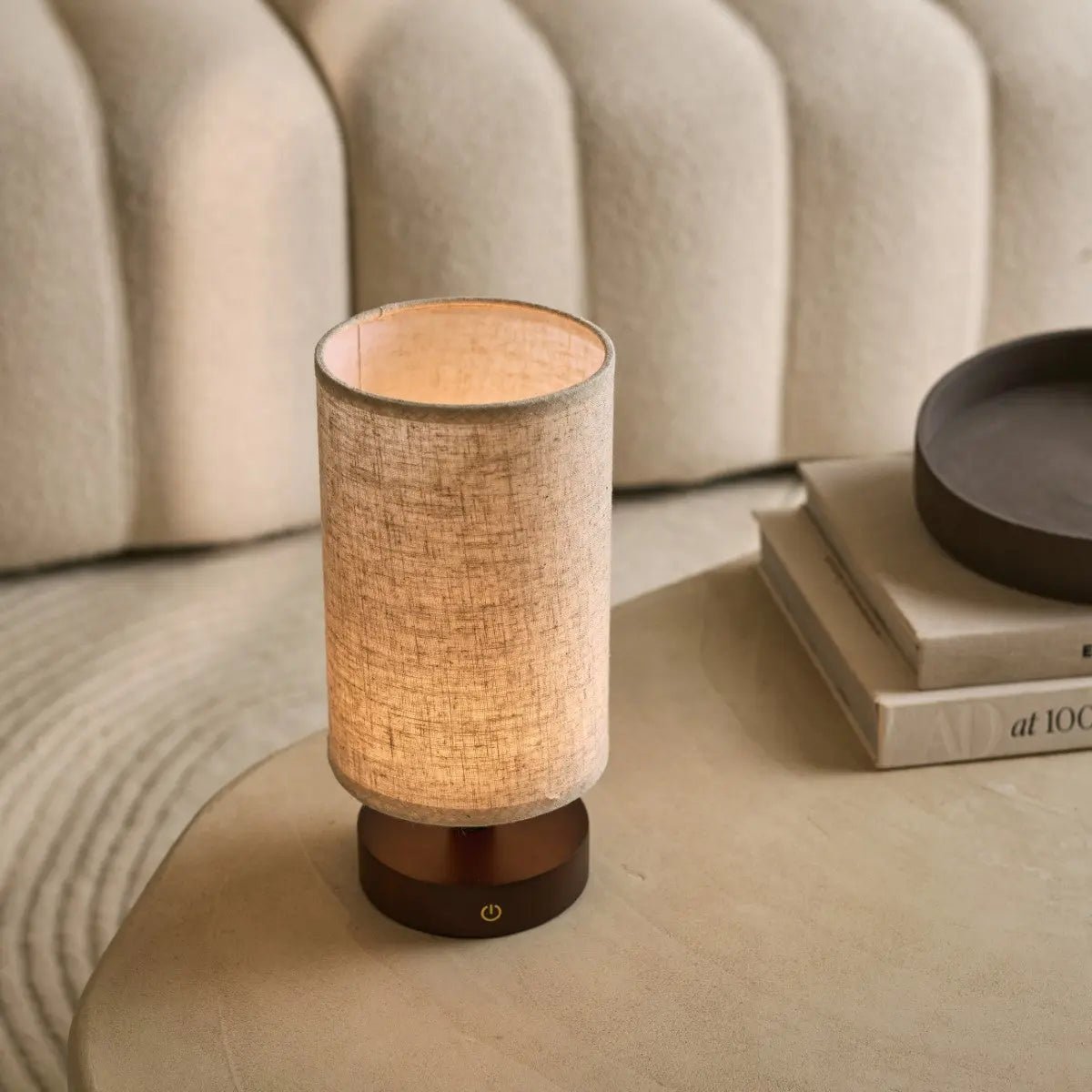 Rechargeable table lamp in dark brown wood with cordless, dimmable linen shade