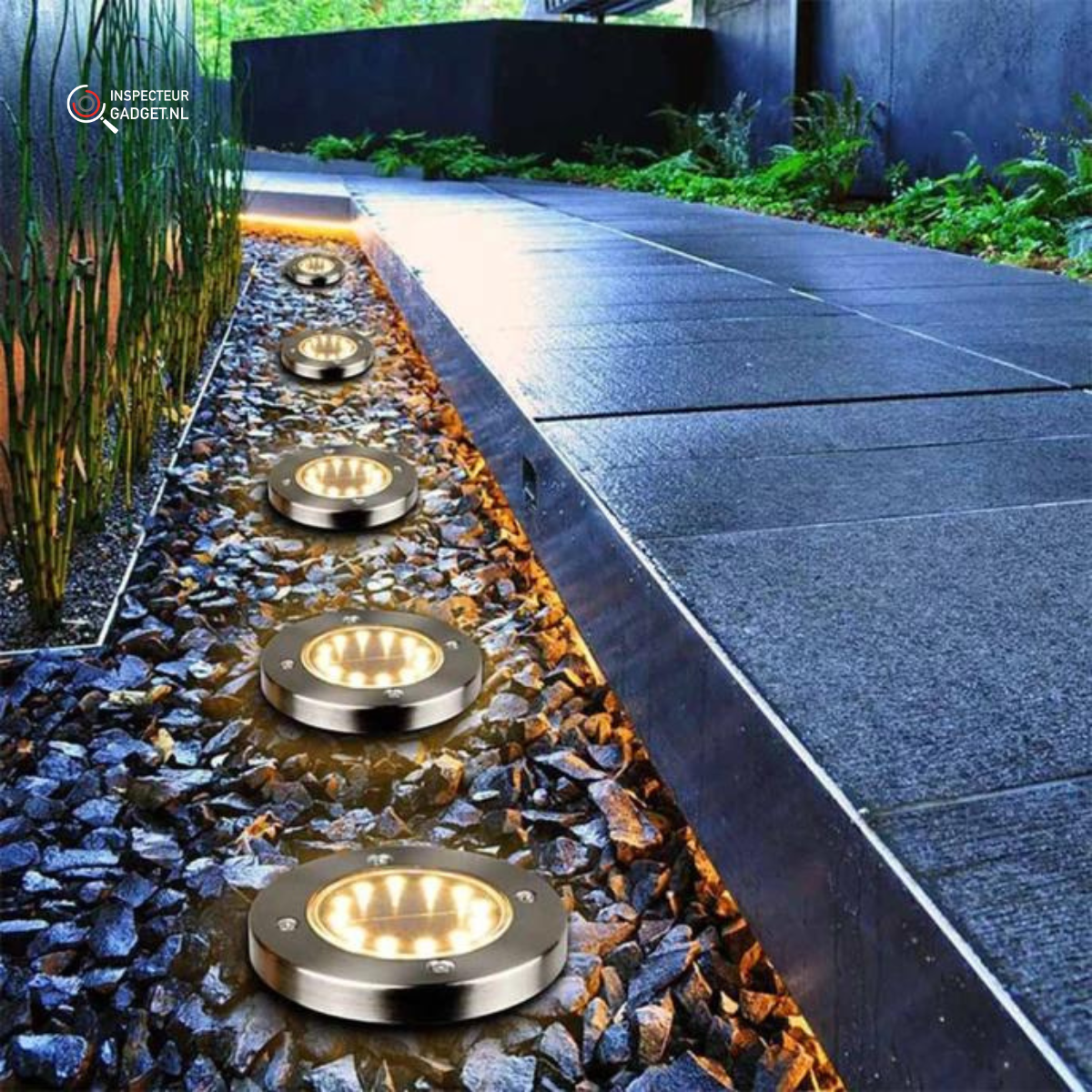 Solar garden lights wireless LED outdoor spike lights auto on/off dusk to dawn white