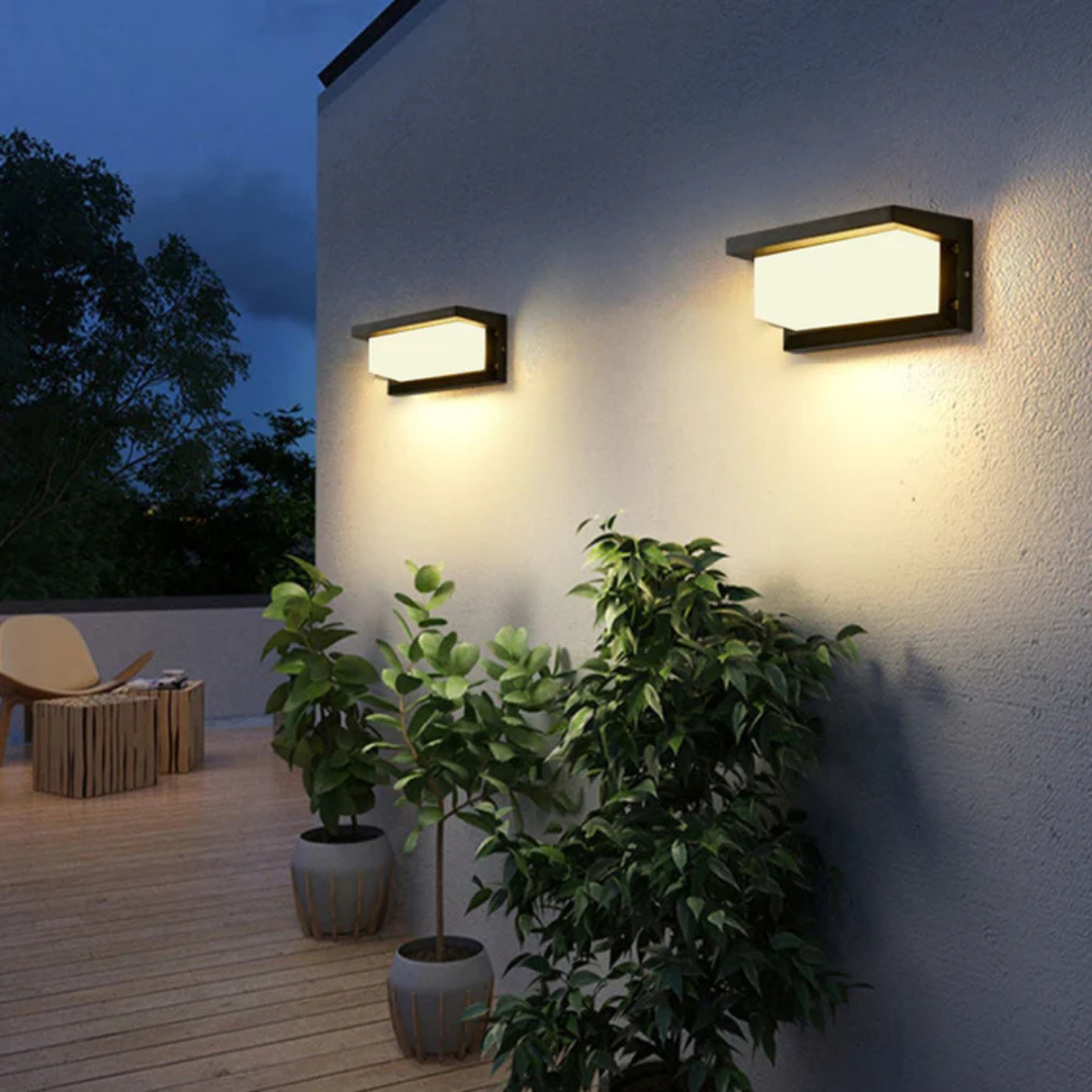 Outdoor motion sensor wall light, energy-efficient LED, IP65 weather-resistant, garden and entryway