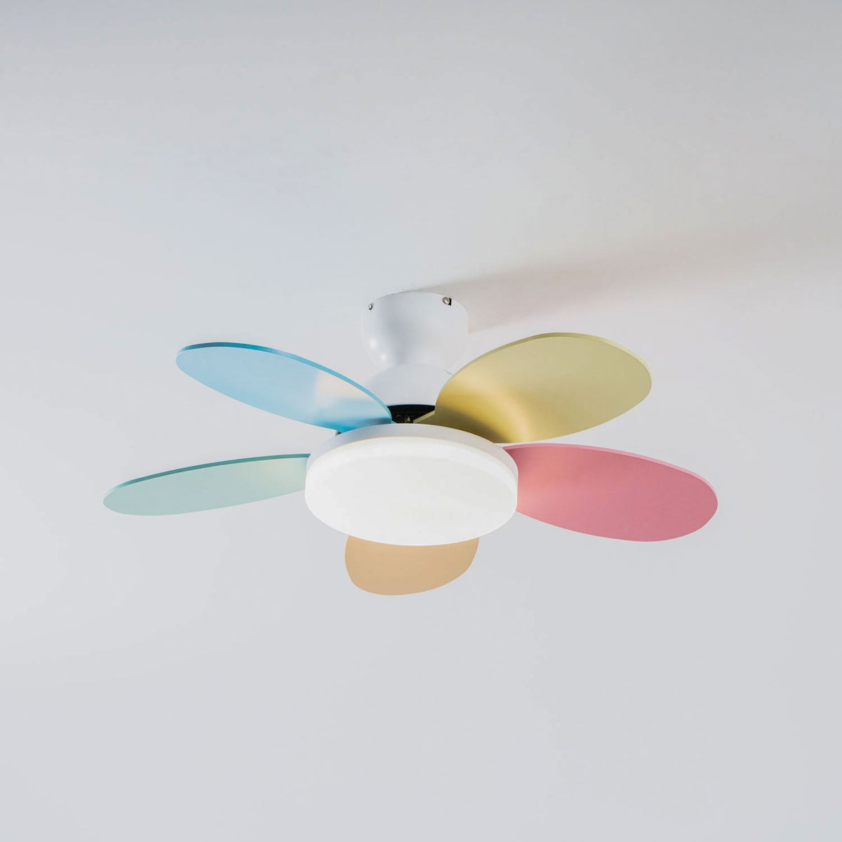 DC ceiling fan with LED light petal-shaped acrylic 6-blade Nordic design