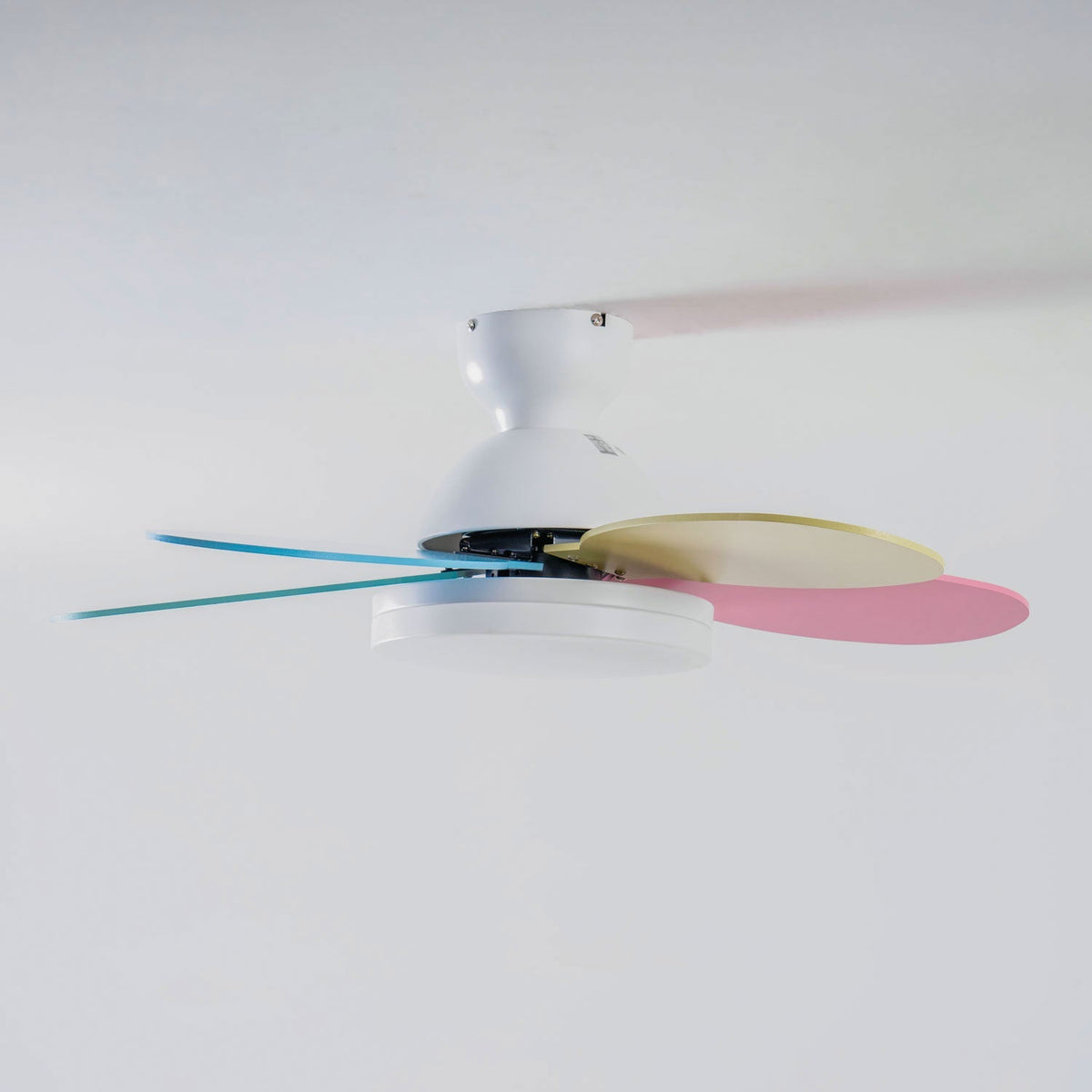 DC ceiling fan with LED light petal-shaped acrylic 6-blade Nordic design