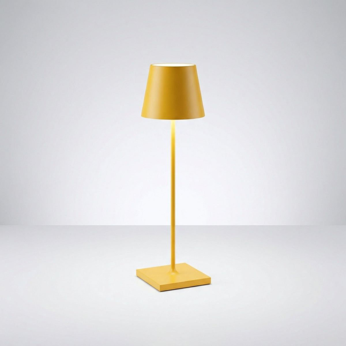 Cordless LED table lamp rechargeable dimmable IP65 outdoor dining terrace