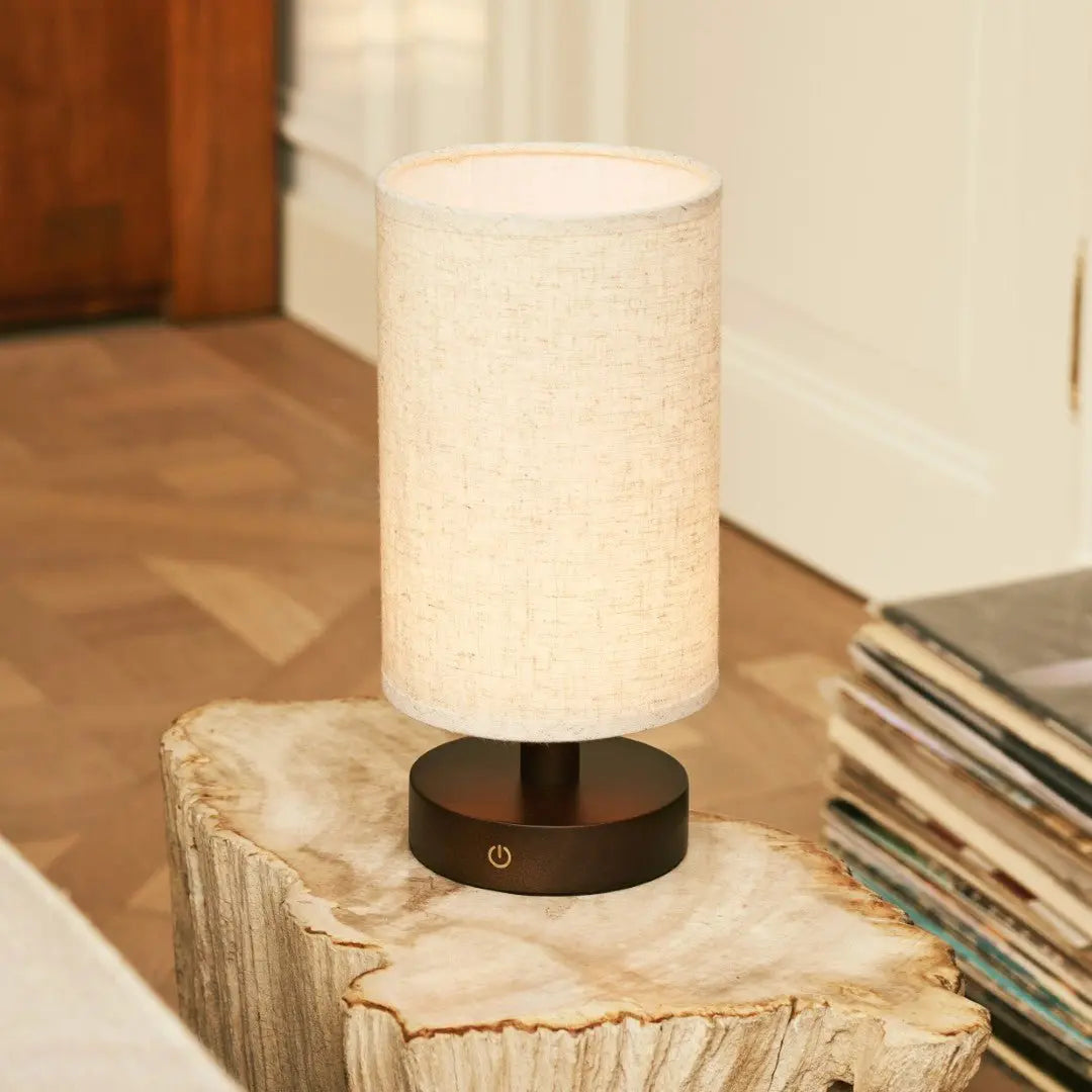 Rechargeable table lamp in dark brown wood with cordless, dimmable linen shade