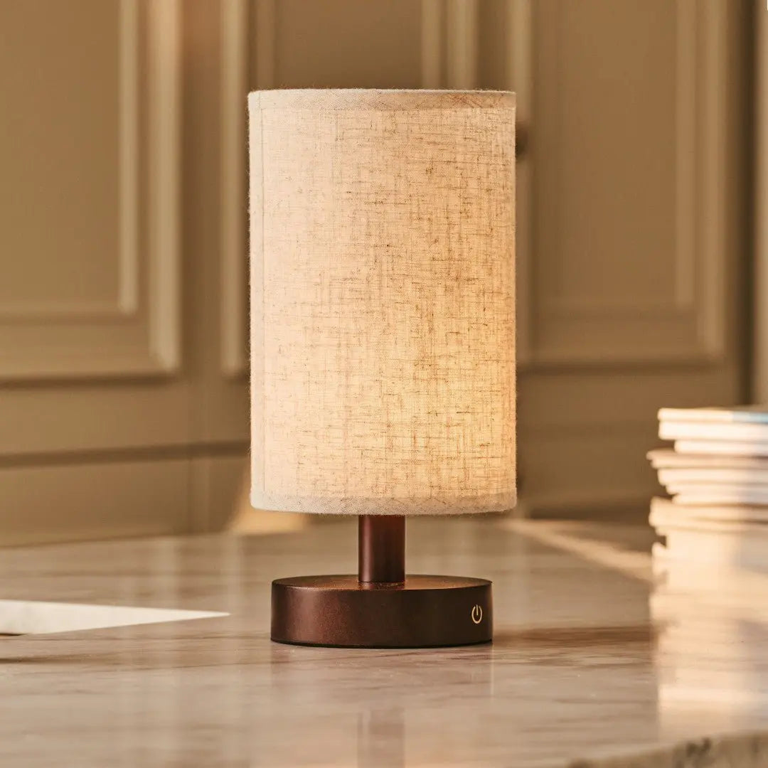 Rechargeable table lamp in dark brown wood with cordless, dimmable linen shade