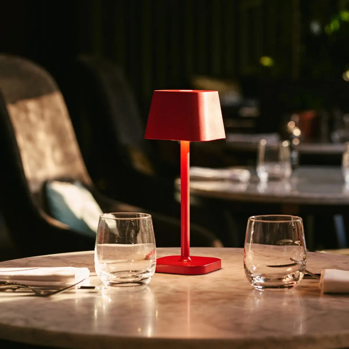 Rechargeable table lamps set 4x berry red with magnetic charging station, cordless dimmable