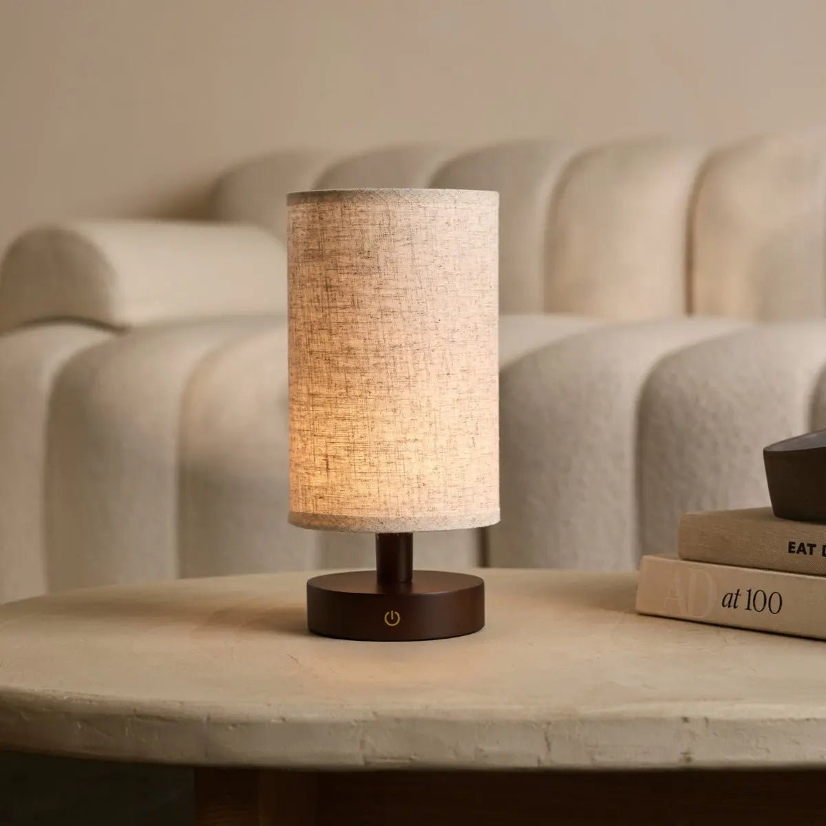Rechargeable table lamp in dark brown wood with cordless, dimmable linen shade