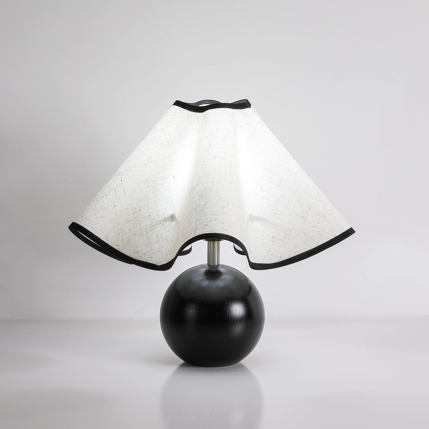 Solivian Wave Table Lamp - Dimmable LED - Sculptural Design