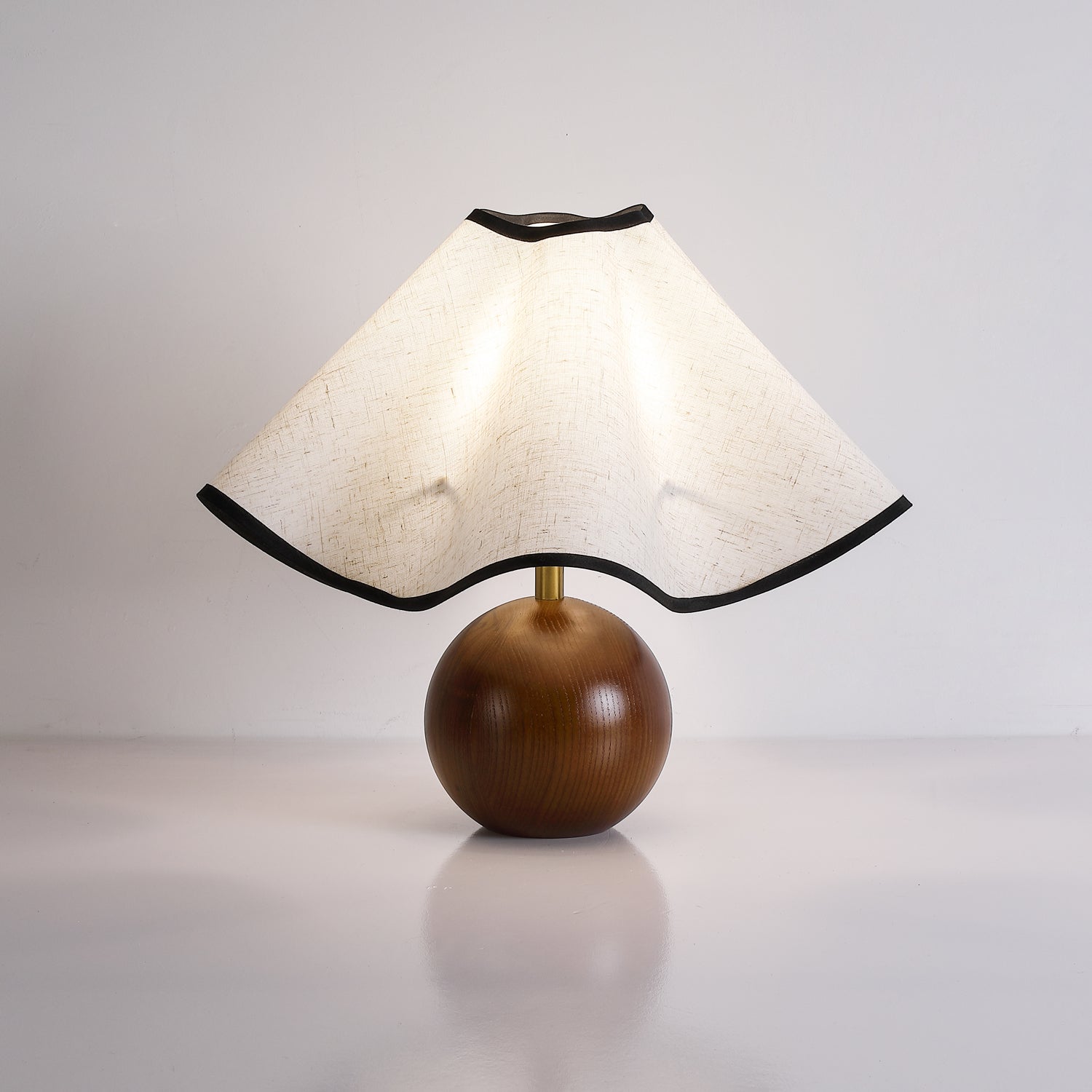Solivian Wave Table Lamp - Dimmable LED - Sculptural Design