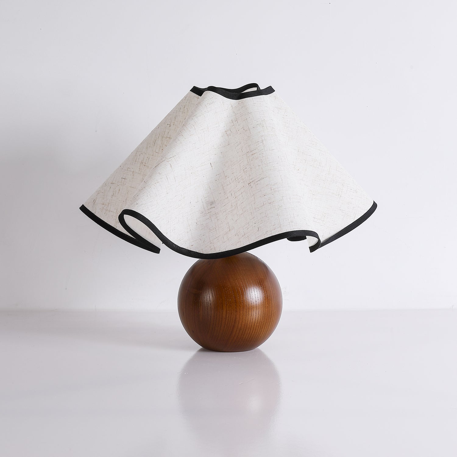 Solivian Wave Table Lamp - Dimmable LED - Sculptural Design