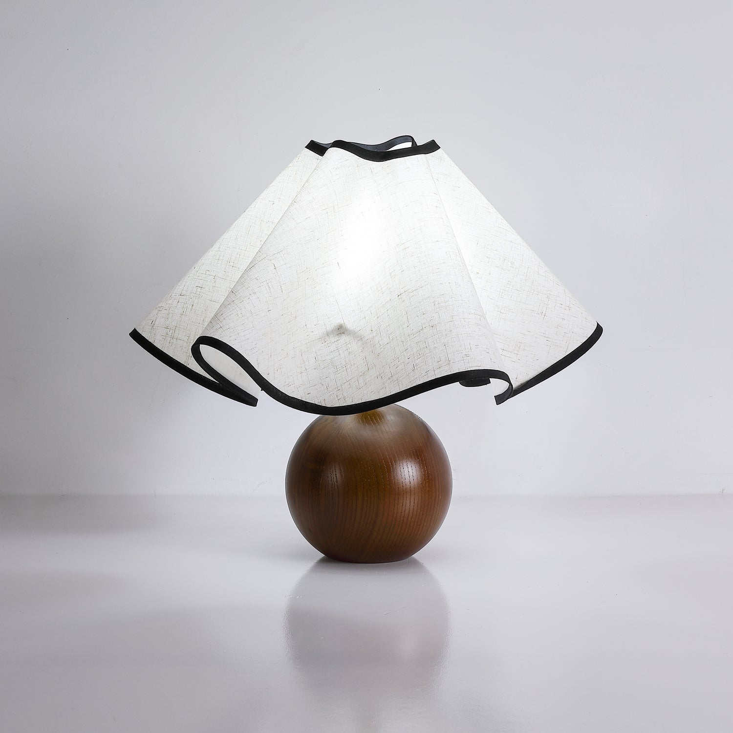 Solivian Wave Table Lamp - Dimmable LED - Sculptural Design