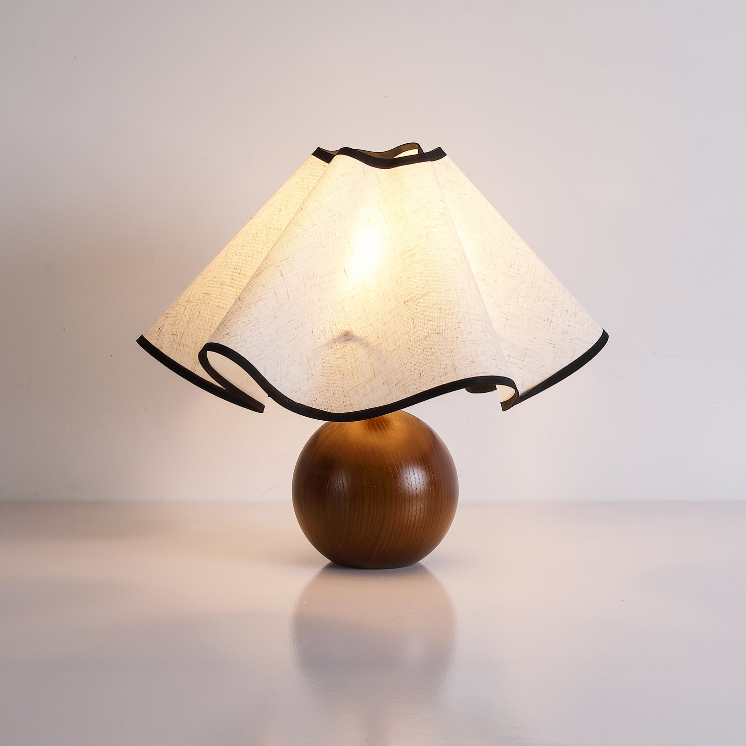 Solivian Wave Table Lamp - Dimmable LED - Sculptural Design