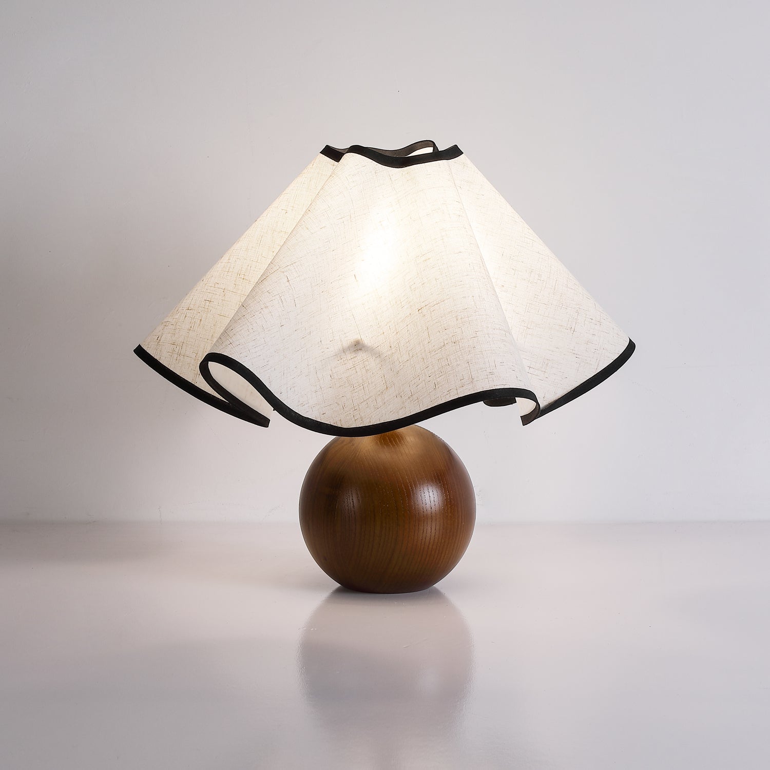Solivian Wave Table Lamp - Dimmable LED - Sculptural Design