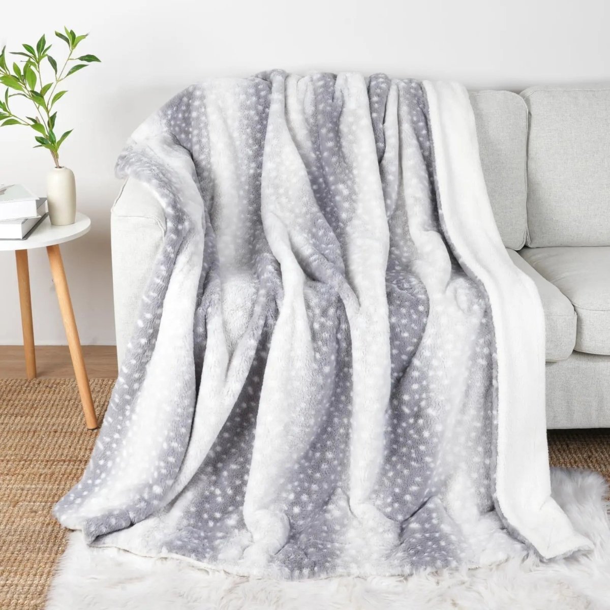 Reversible Plush Blanket Deer | Double-Sided Fleece Throw