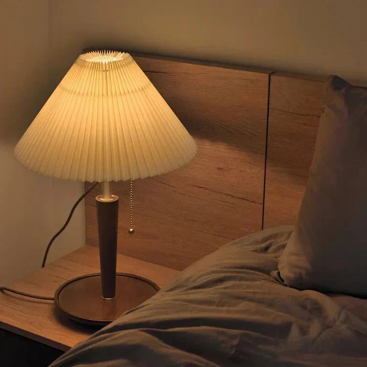 Lea Vintage Wooden Table Lamp - Retro - Classic Design