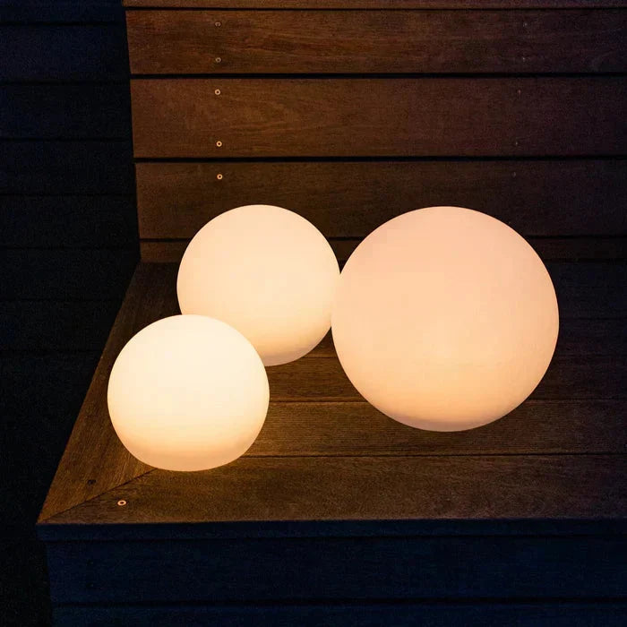 LED globe garden light outdoor PE sphere with remote control 16 colors, solar and USB