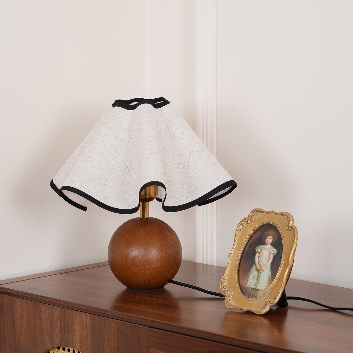 Solivian Wave Table Lamp - Dimmable LED - Sculptural Design