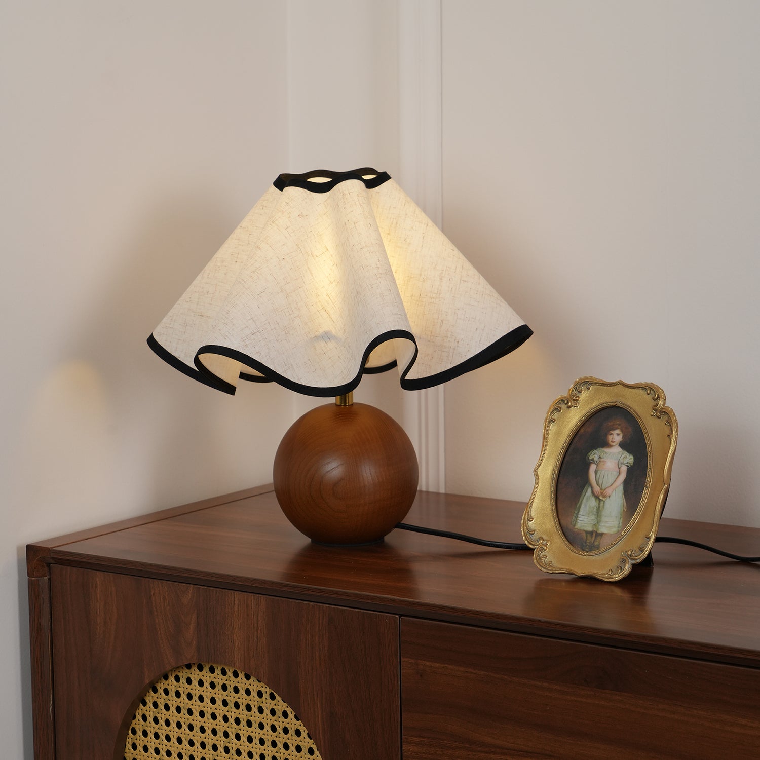 Solivian Wave Table Lamp - Dimmable LED - Sculptural Design