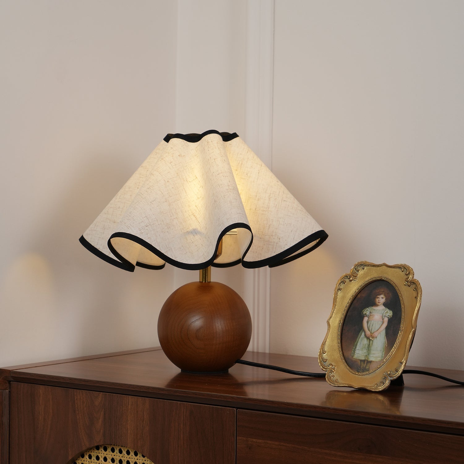 Solivian Wave Table Lamp - Dimmable LED - Sculptural Design