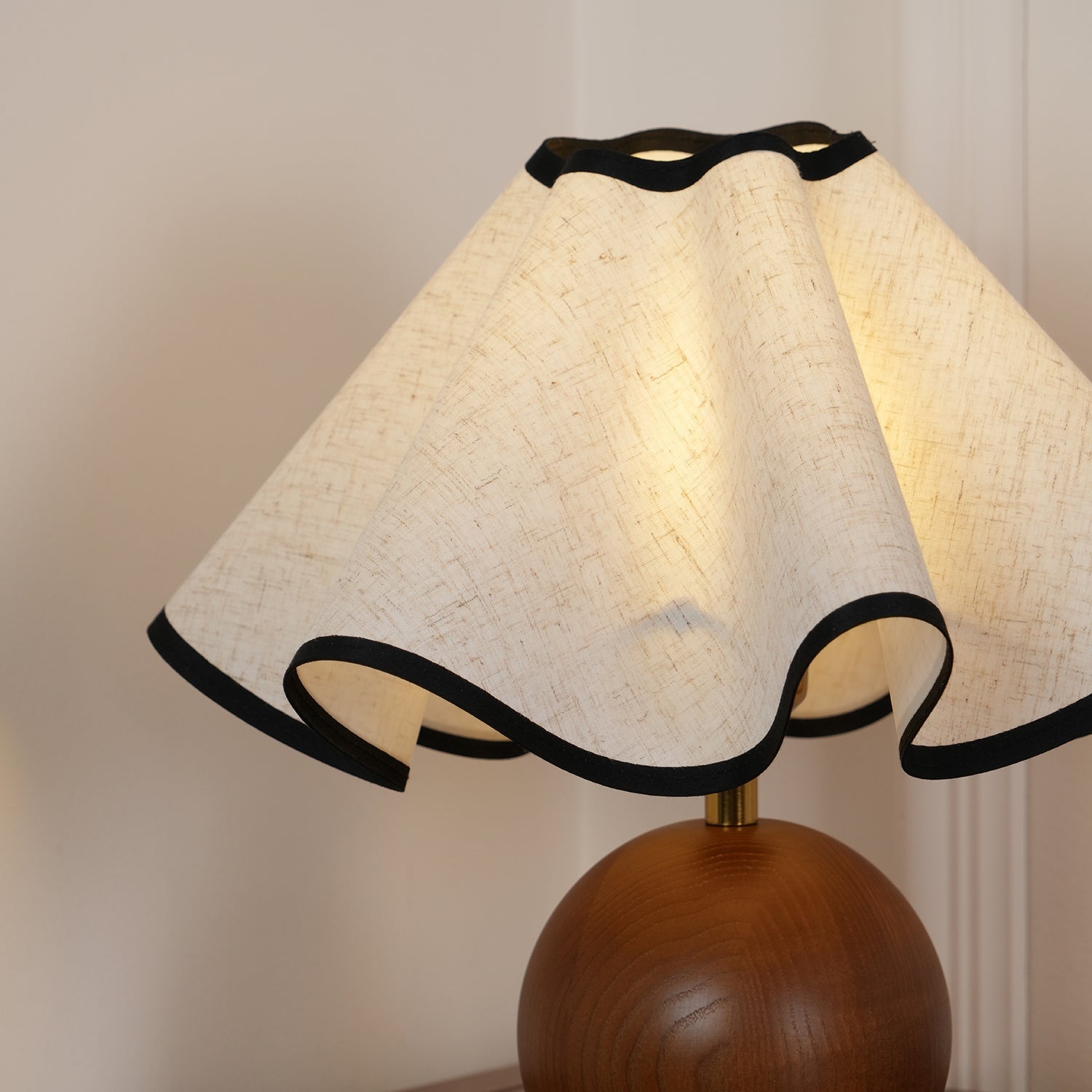 Solivian Wave Table Lamp - Dimmable LED - Sculptural Design