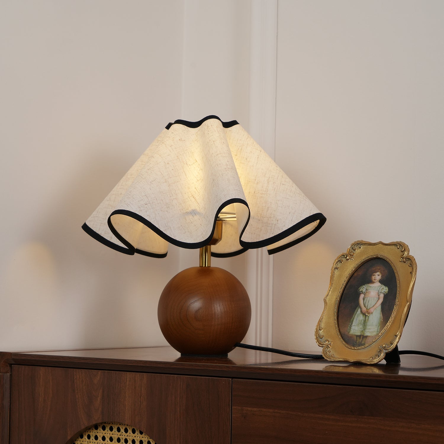 Solivian Wave Table Lamp - Dimmable LED - Sculptural Design