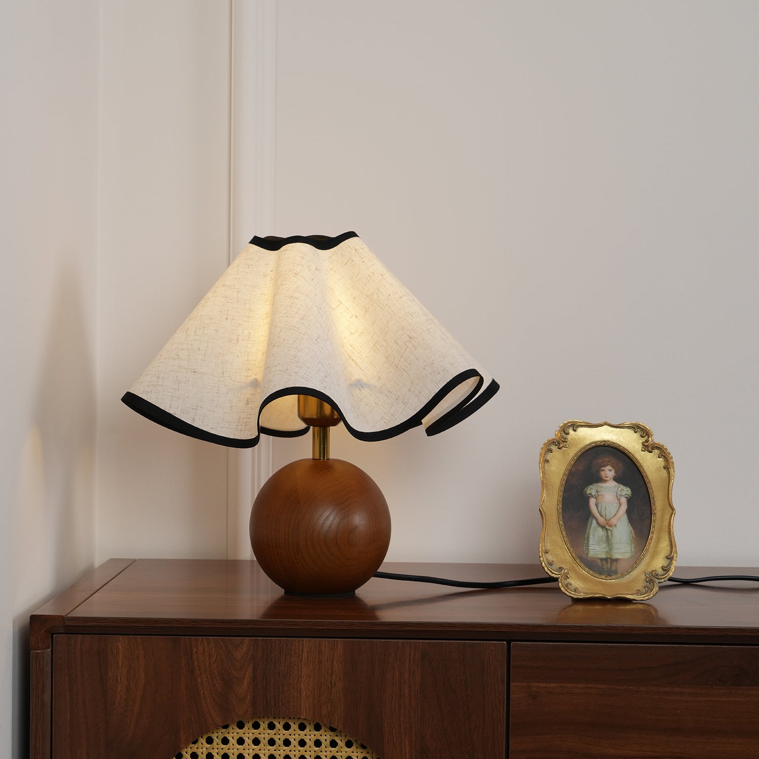 Solivian Wave Table Lamp - Dimmable LED - Sculptural Design