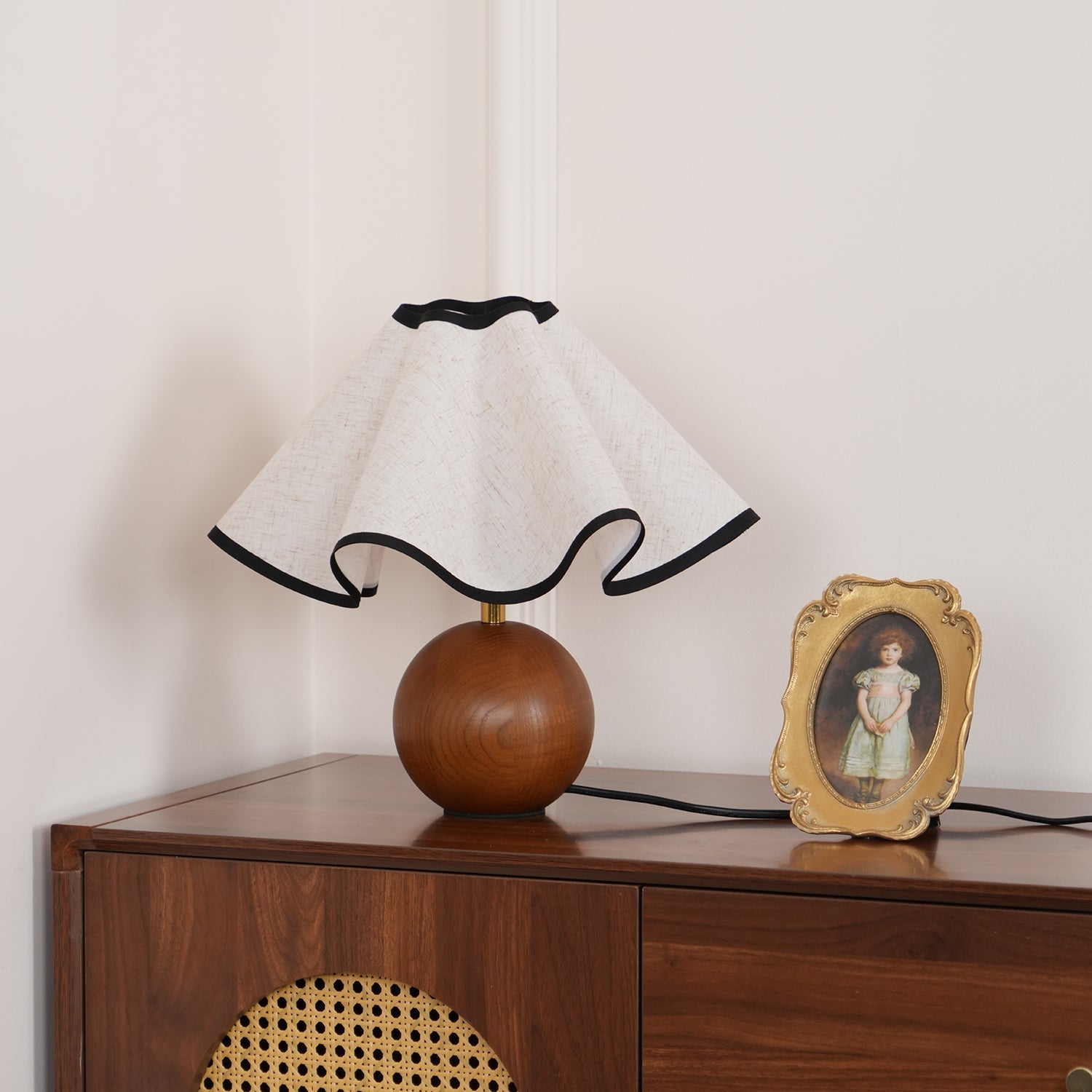 Solivian Wave Table Lamp - Dimmable LED - Sculptural Design