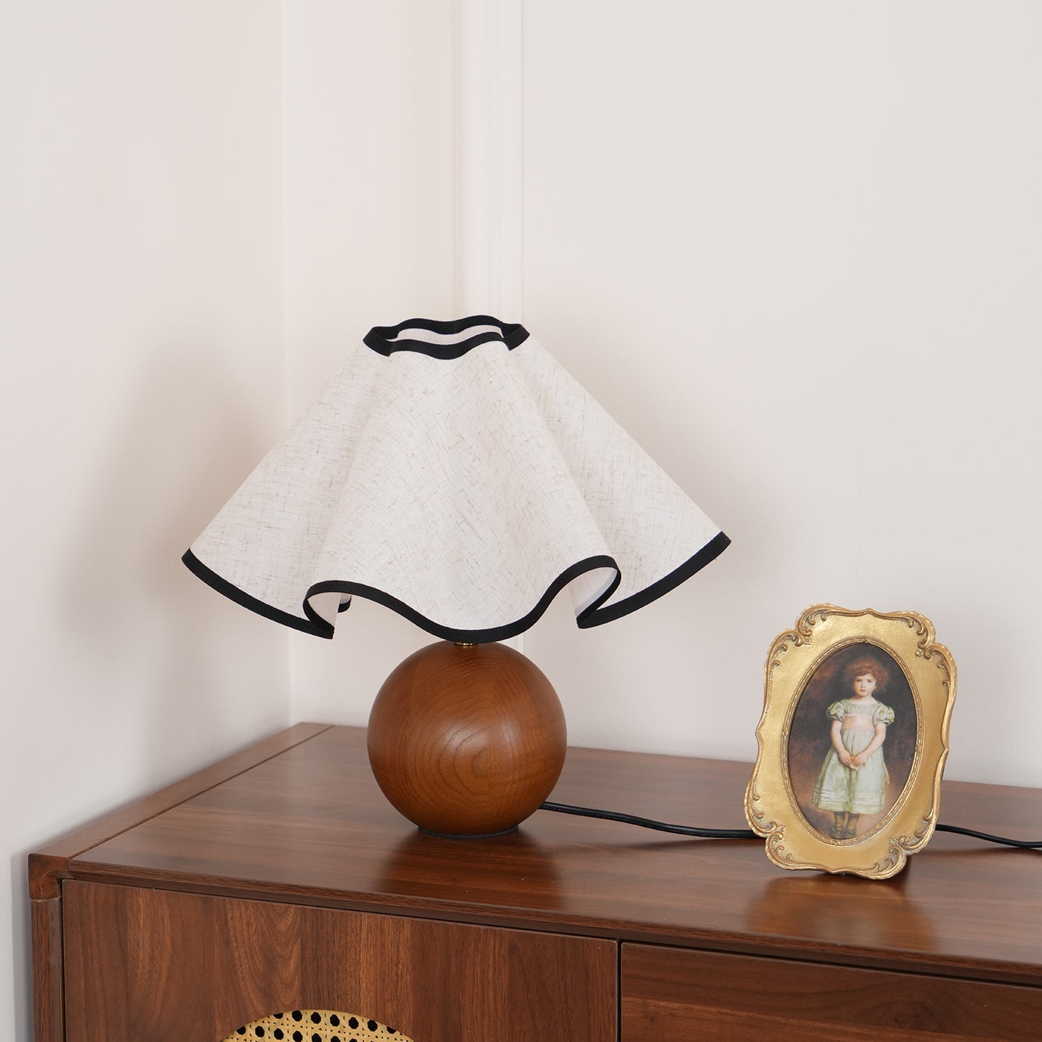 Solivian Wave Table Lamp - Dimmable LED - Sculptural Design